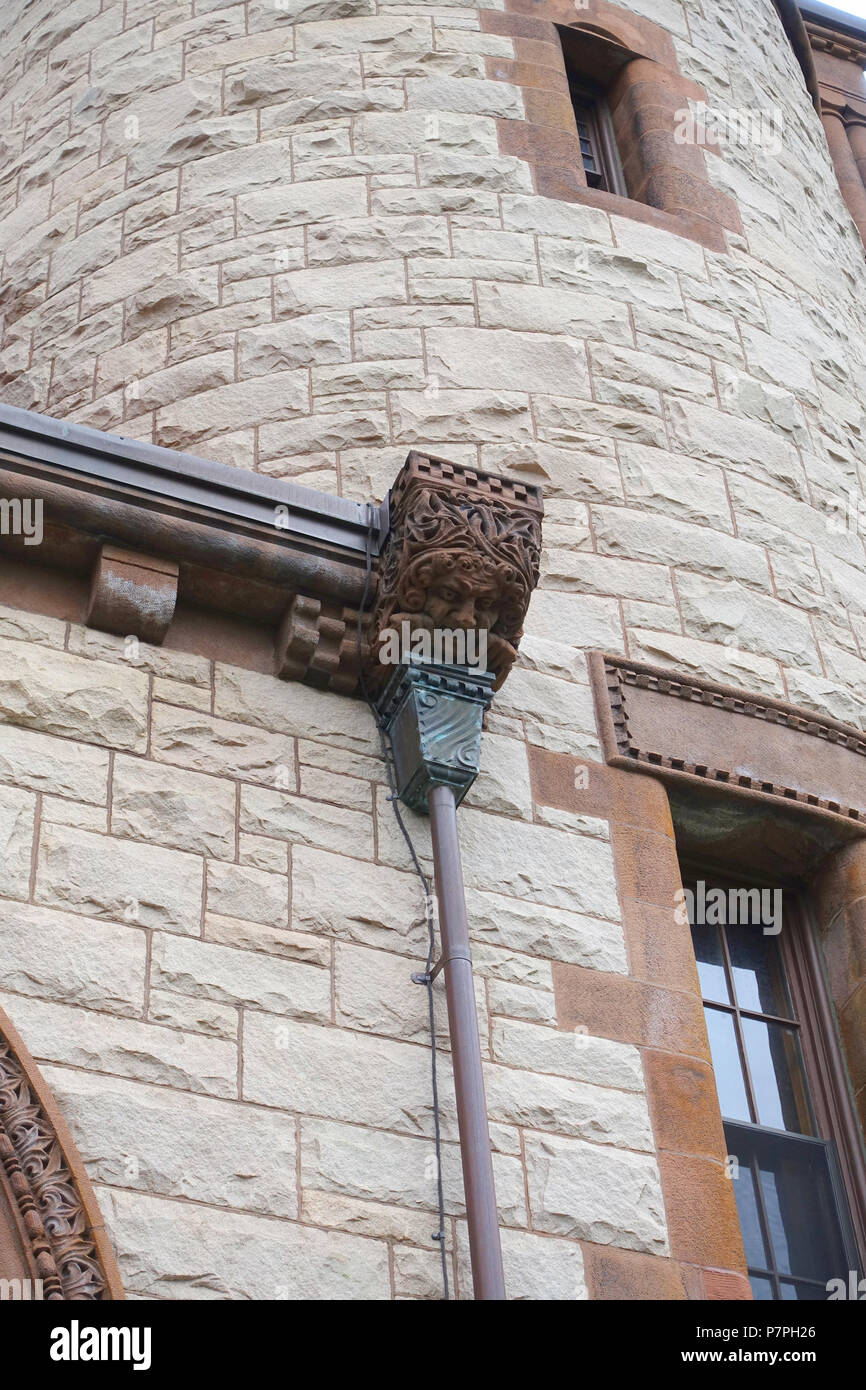 Inglese: Dettaglio - Cambridge biblioteca pubblica - Cambridge, Massachusetts, STATI UNITI D'AMERICA. Il 25 luglio 2015, 11:43:24 132 dettaglio - Cambridge biblioteca pubblica - Cambridge - DSC01626 Foto Stock