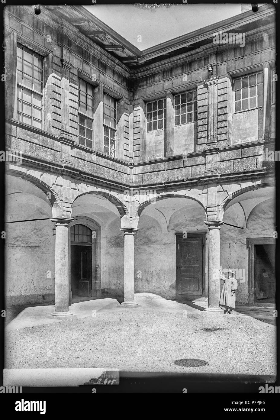 66 CH-NB - Aubonne, Château, Arcade, vue partielle - Collezione Max van Berchem - EAD-7192 Foto Stock