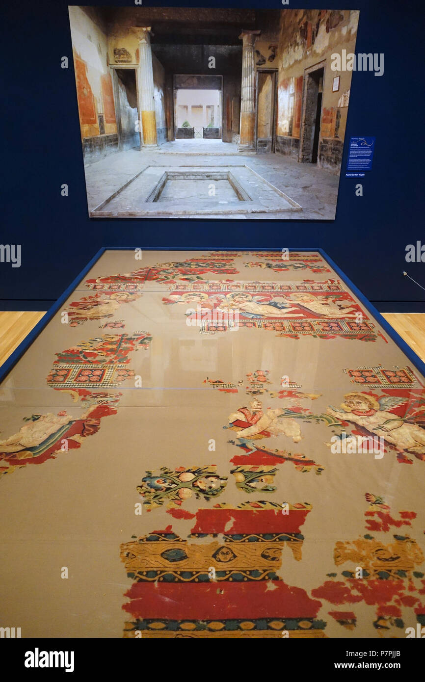 Inglese: presentano nel Museo del Tessuto, la George Washington University di Washington, DC, Stati Uniti d'America. La fotografia è stata ammessa nel museo senza restrizione. Questo lavoro è abbastanza vecchio in modo che sia in . 26 marzo 2015, 16:00:07 185 appeso o tenda, Impero Romano d'Oriente, Egitto, o in Turchia, 4 al V secolo D.C., lana, lino, vista 1 - museo tessile, George Washington University - DSC09827 Foto Stock