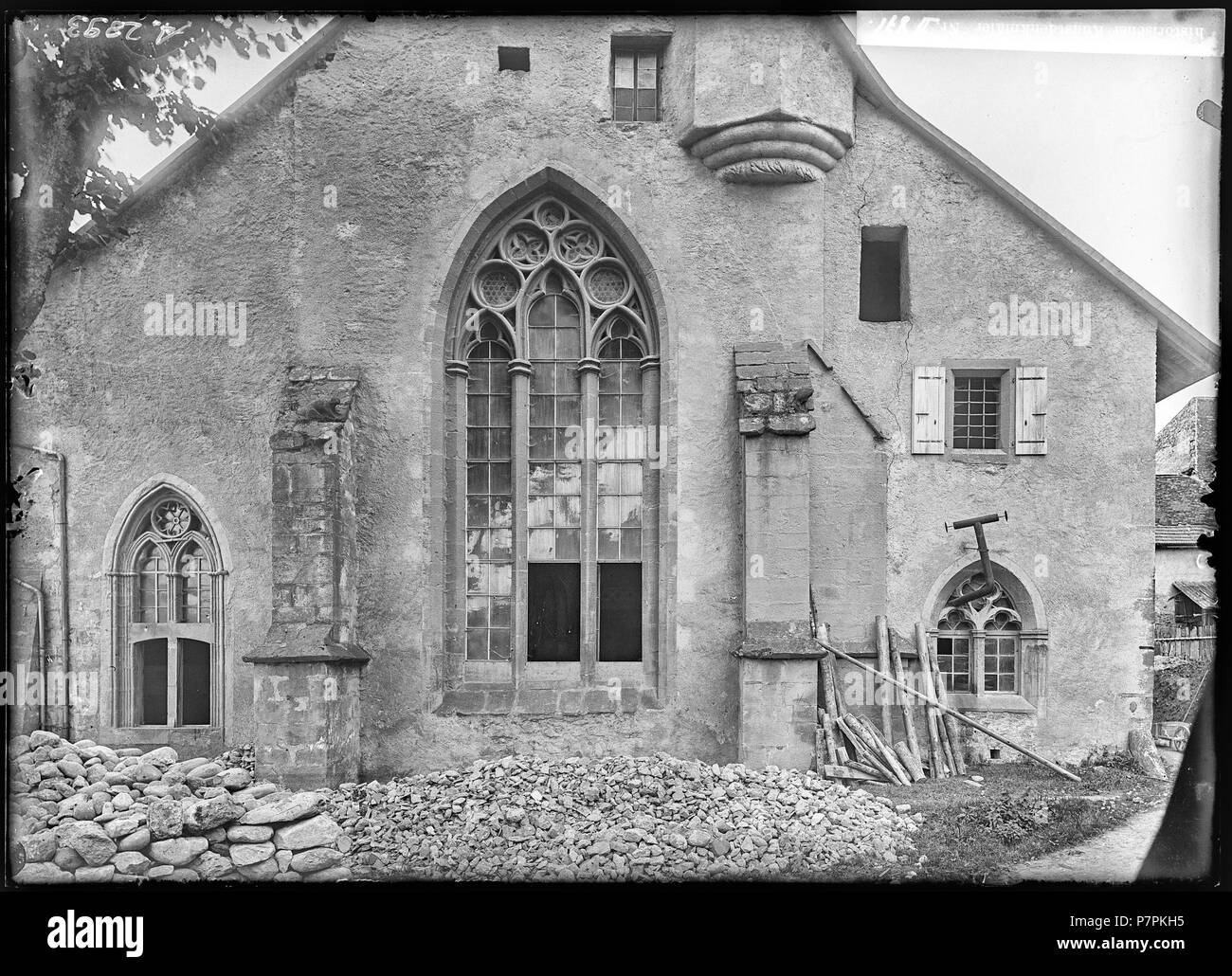 79 CH-NB - Romainmôtier, Abbatiale, Choeur, vue partielle extérieure - Collezione Max van Berchem - EAD-7460 Foto Stock