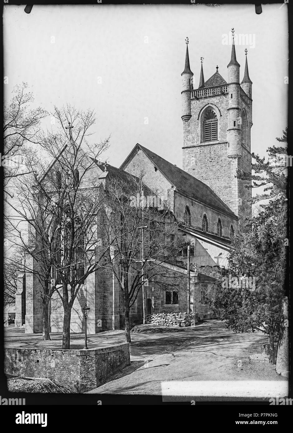 Vevey, Eglise Saint-Martin, vue d'ensemble; Vue d'ensemble de l'église Saint-Martin depuis le nord-est. 1899 87 CH-NB - Vevey, Eglise Saint-Martin, vue d'ensemble - Collezione Max van Berchem - EAD-7564 Foto Stock