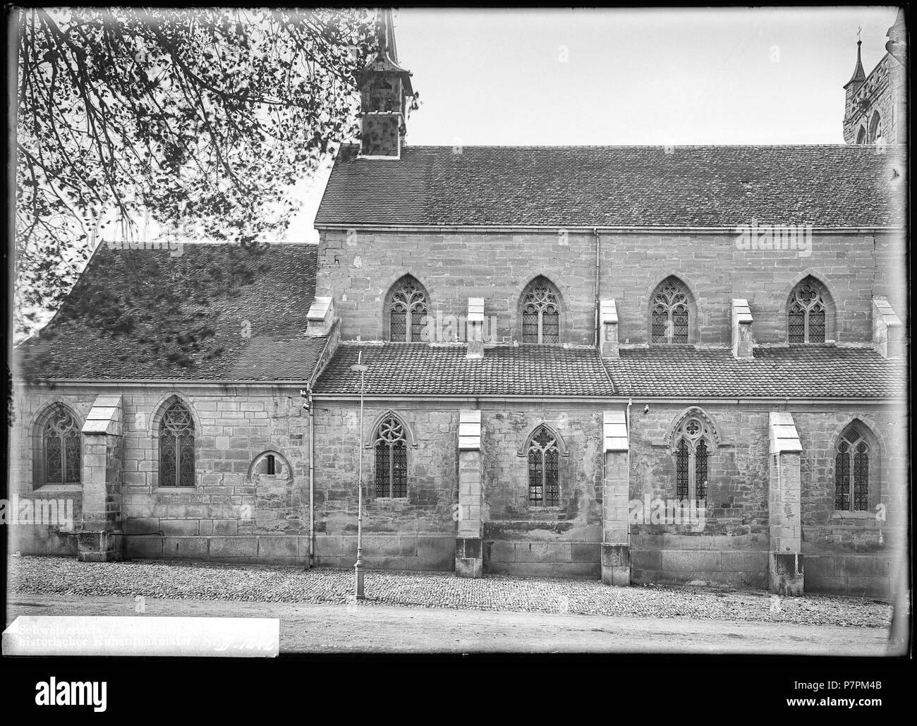80 CH-NB - Romont (FR), Église, facciata, vue partielle - Collezione Max van Berchem - EAD-8772 Foto Stock