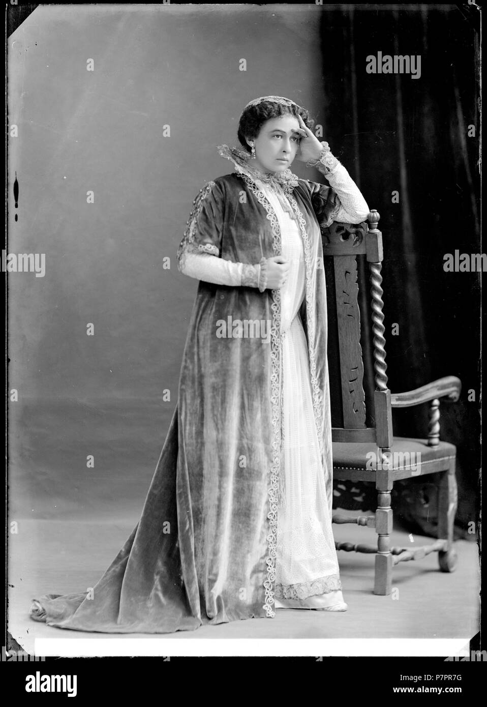 Harriet Bosse titelrollen io ho Maria Stuart, Kungliga Dramatiska teatern 1911. Glasnegativ 187 Harriet Bosse, rollporträtt - SMV - GB137 Foto Stock