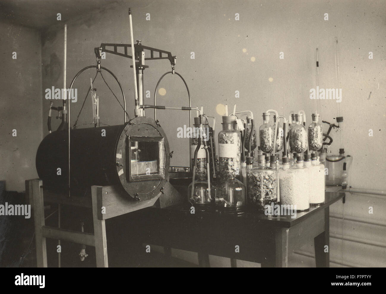 Beschriftung: Konstruktion Kleiber 152 ETH-BIB-Zurigo, ETH Zürich, Land- und Forstwirtschaftliches Institut, LF-Gebäude, erster Respirationsapparat für Kaninchen-Ans 02514 Foto Stock
