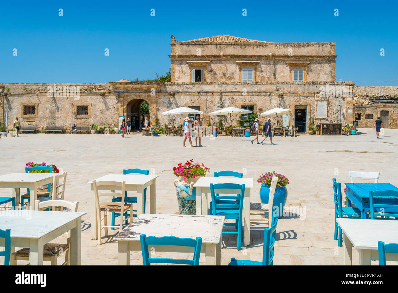 Il pittoresco villaggio di Marzamemi, nella provincia di Siracusa, in Sicilia. Foto Stock