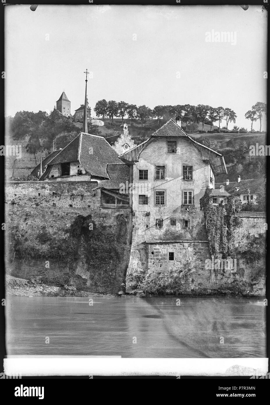 Friburgo, vue partielle; Vue d'une maison au bord de la Sarine, dans le quartier de La Planche.. Settembre 1899 71 CH-NB - Friburgo, vue partielle - Collezione Max van Berchem - EAD-6843 Foto Stock