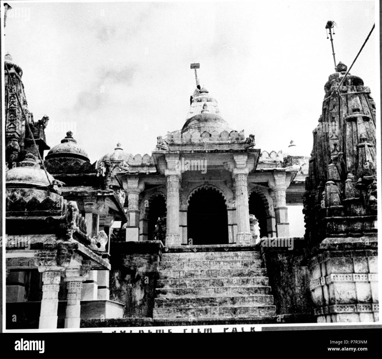 Inglese: DPD/1949, UN04bThe Gruppo di Templi Jain sulla cima della montagna Satrunjaya. Numero foto:-10933 . 1949 300 Palitana templi Jain 1949 GOI Foto Stock