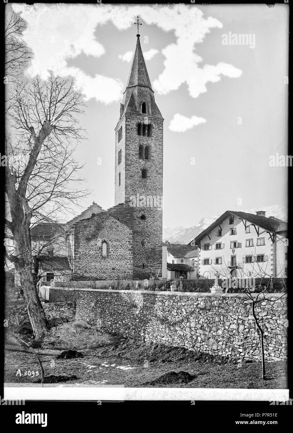 80 CH-NB - Savièse, Saint-Germain, Eglise, vue d'ensemble - Collezione Max van Berchem - EAD-7662 Foto Stock