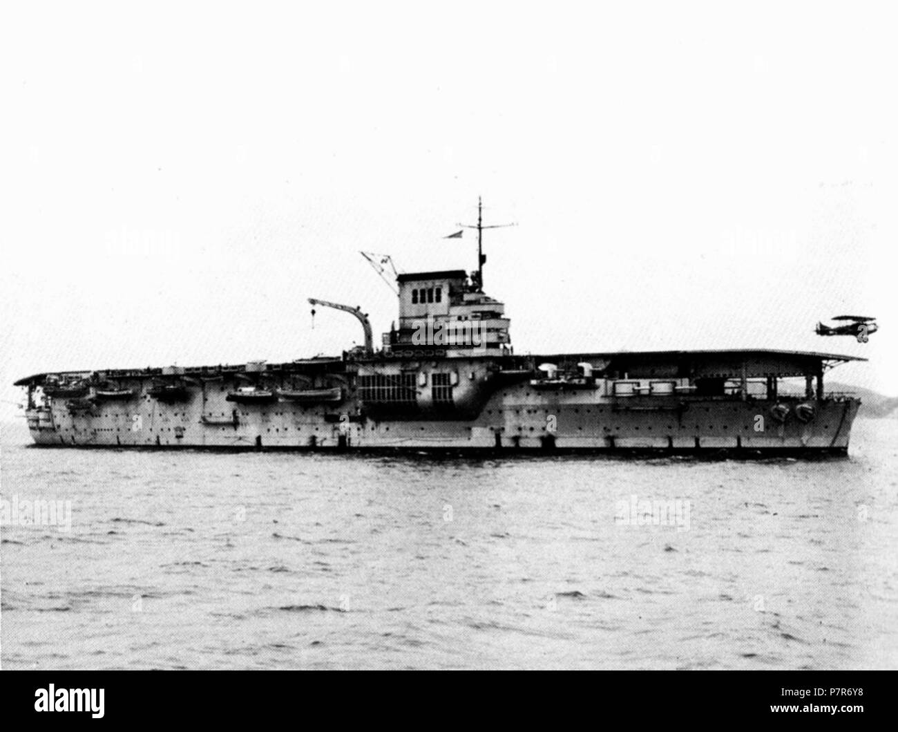 Inglese: Un Levasseur PL 7 aerosilurante volare la portaerei francese Bearn. La descrizione è da Les Navire du Guerre Francais da Francesco Dousset, pagina 58. circa 1930 40 Bearn (1927) Foto Stock