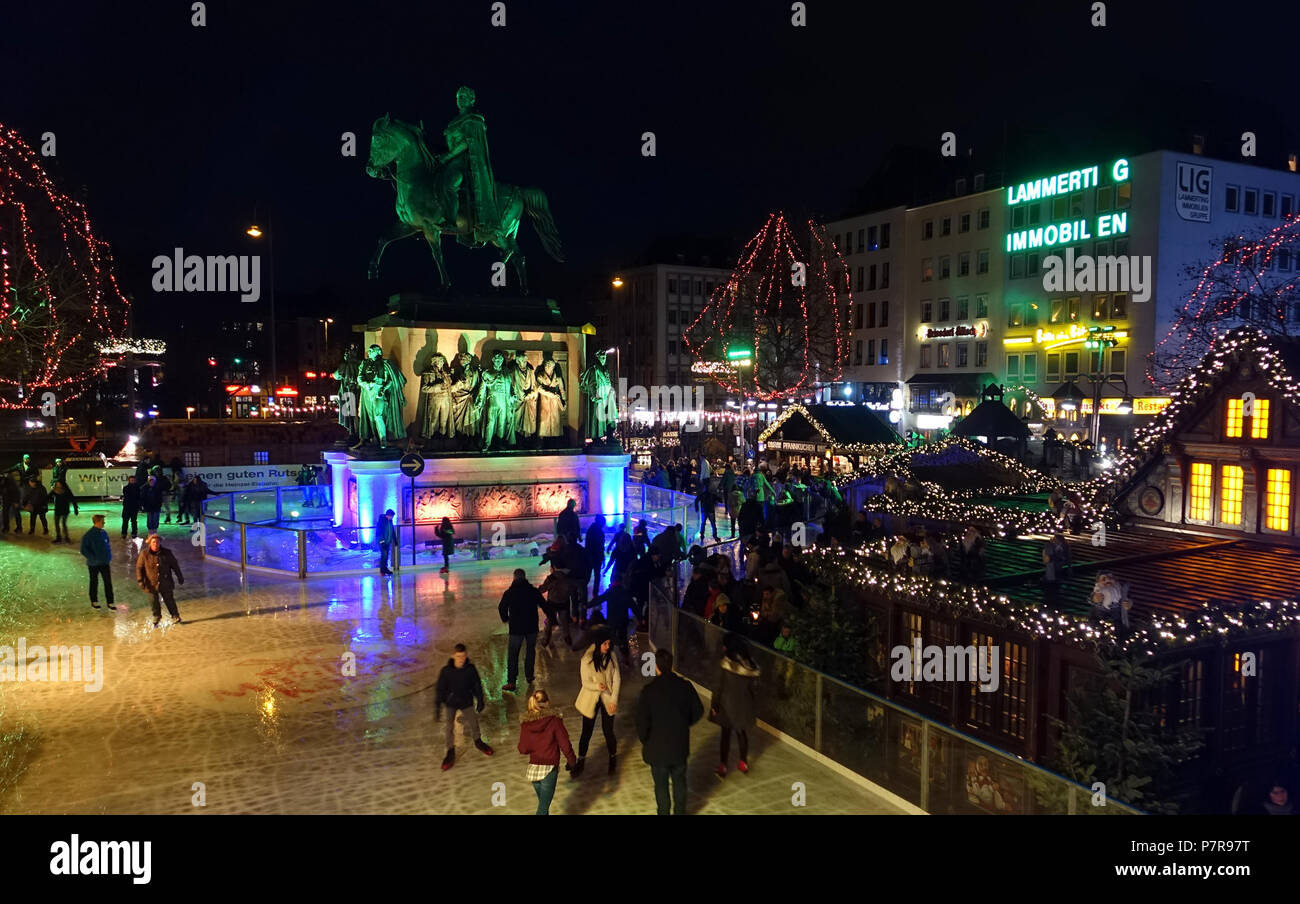 Inglese: pattinaggio a Reiterstandbild Friedrich Wilhelm III - Colonia, Germania. 29 Novembre 2015 12:22:11 348 Pattinaggio a Reiterstandbild Friedrich Wilhelm III - Colonia, Germania - DSC00377 Foto Stock