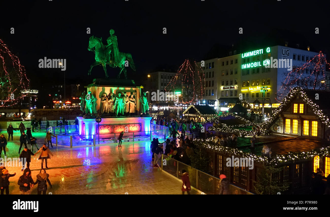 Inglese: pattinaggio a Reiterstandbild Friedrich Wilhelm III - Colonia, Germania. 29 Novembre 2015 12:22:28 348 Pattinaggio a Reiterstandbild Friedrich Wilhelm III - Colonia, Germania - DSC00380 Foto Stock