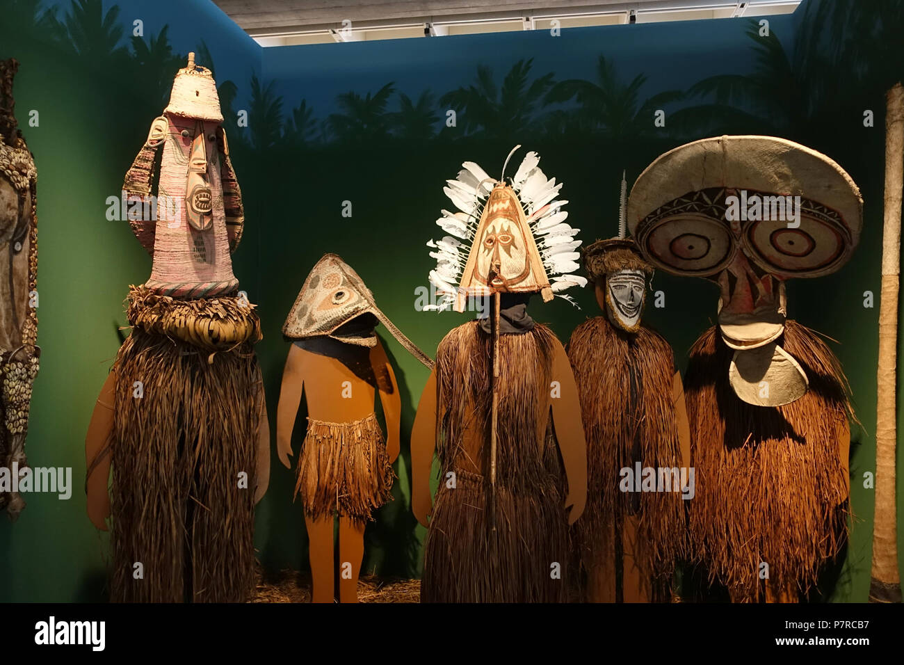 262 maschere - Naturhistorisches Museum Nürnberg - Norimberga, Germania - DSC03862 Foto Stock