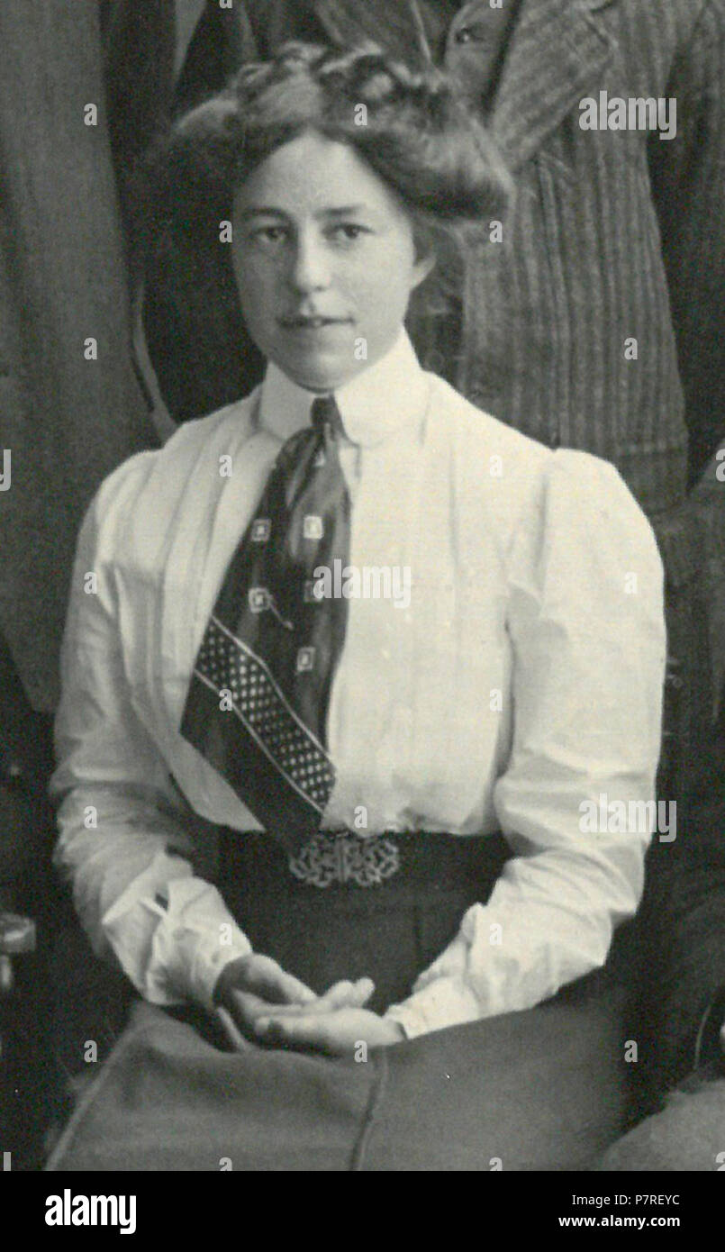 Inglese: Ritratto di Kathleen E. Carpenter, ritagliato da una foto di gruppo della società scientifica dell'Università del Galles, Aberystwyth, 1910-11. 1910 229 Kathleen E. Carpenter Foto Stock