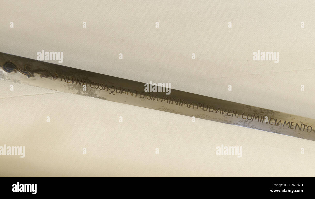 Inglese: accademico la spada presentato a Maurice Denis da Paul Jamot in occasione dell'ex di elezione alla Accademia Francese nel 1932. La lama porta un motto scelto da Denis, ispirato dallo statuto della provincia senese arte dei pittori, datato 13 febbraio 1356 (1355 stile senese). Français : Spada d'académicien remise à Maurice Denis à l'occasione de son élection à l'Académie française, en 1932, par Paul Jamot. La zoppo porte une ideare choisie par Denis, inspirée par les statuts de la guilde des peintres" de Sienne, datée en 13 février 1356 (1355 en style siennois). . N/A 12 accademico swor Foto Stock