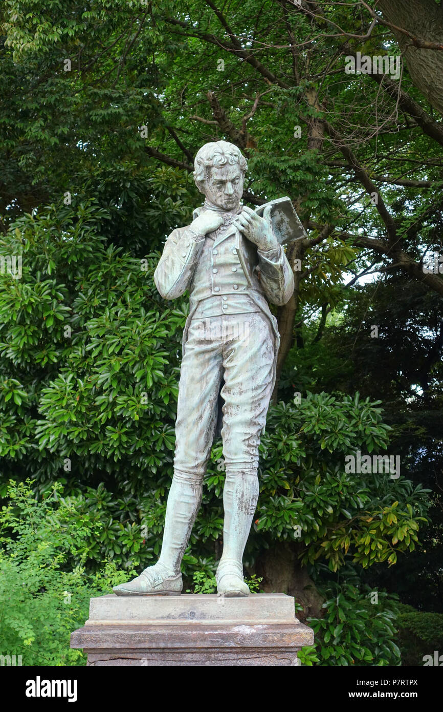 Inglese: Edward Jenner da Yonehara Unkai, 1897, bronzo - Museo Nazionale di Tokyo - Tokyo, Giappone. 1 agosto 2017, 20:42:02 142 Edward Jenner da Yonehara Unkai, 1897, bronzo - Museo Nazionale di Tokyo - Tokyo, Giappone - DSC08048 Foto Stock