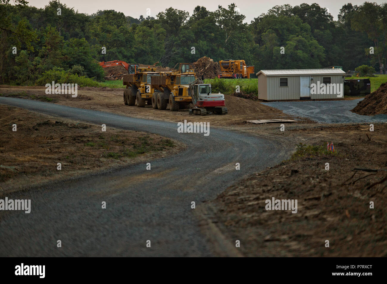 Stati Uniti - Luglio 22, 2017: Western Loudoun storico della strada di ghiaia noto come Allder School Road al di fuori del villaggio di Round Hill. Molti di di Foto Stock