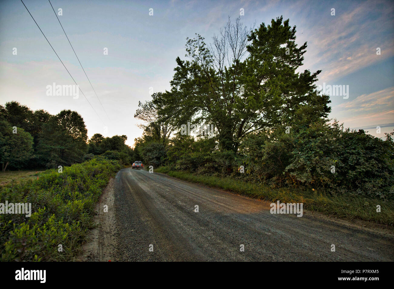 Stati Uniti - Luglio 22, 2017: Western Loudoun storico della strada di ghiaia noto come Allder School Road al di fuori del villaggio di Round Hill. Molti di di Foto Stock