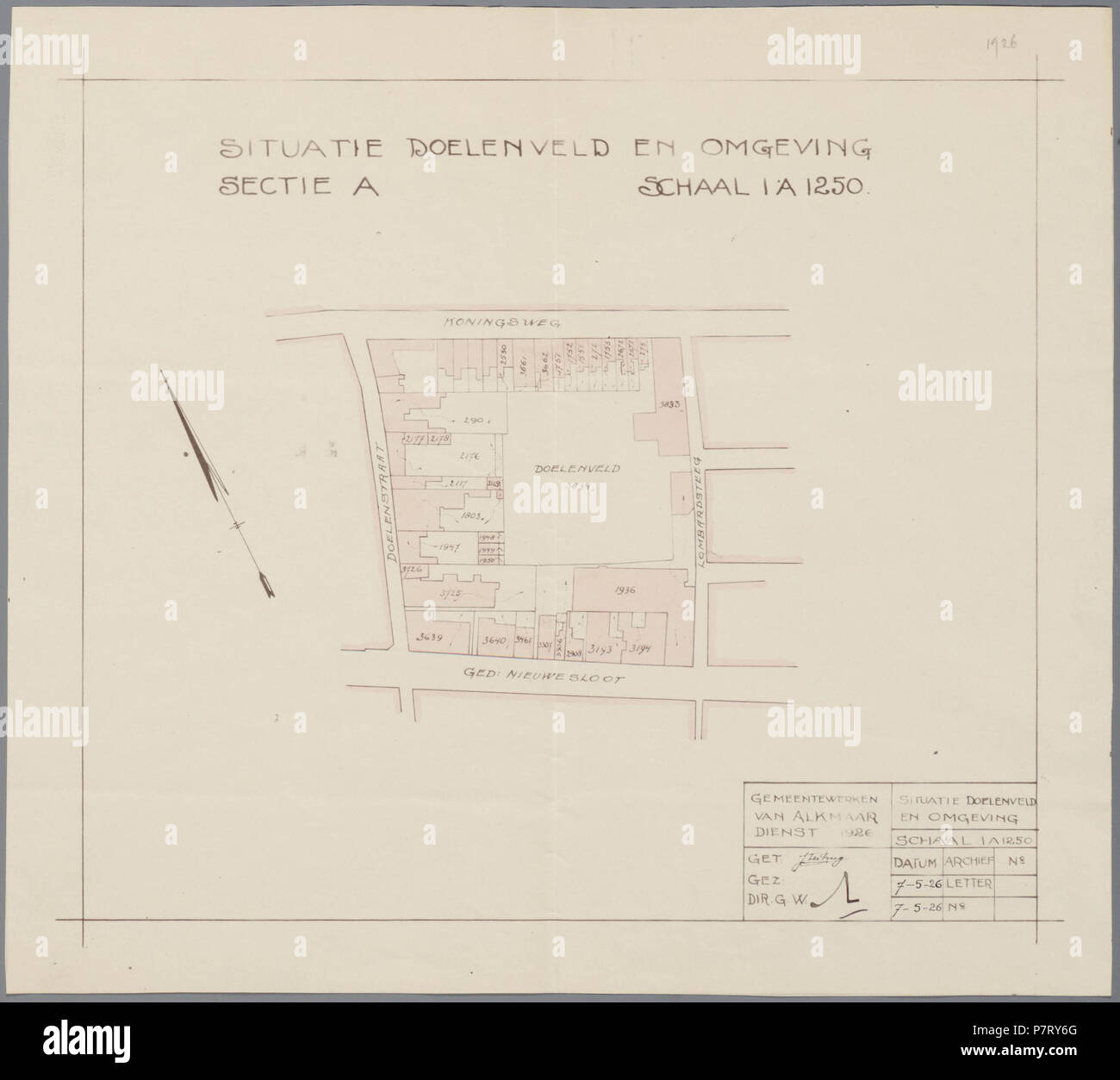 Kadastrale opmeting van het Doelenveld en omgeving (Koningsweg, Lombardsteeg, Ged. Nieuwsloot en Doelenstraat). Rechtsonder worden opdrachtgever, vervaardiger, schaal en datum van vervaardiging vermeld. Vervaardiger: Berg, J.A.G. ter Catalogsnummer: PR 1003167 . 24 marzo 2016, 10:18 Alkmaar 7 mei 1926 (25725140540) Foto Stock