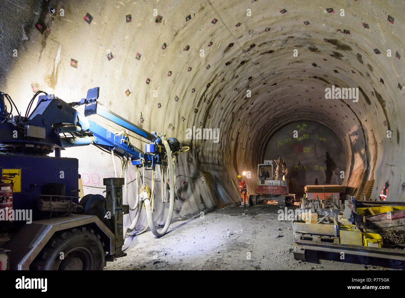 Spital am Semmering: lavoratore di fissaggio in acciaio di rinforzo in mesh Semmering-Basistunnel (Semmering Tunnel di base) del Semmeringbahn (Ferrovia di Semmering) unde Foto Stock