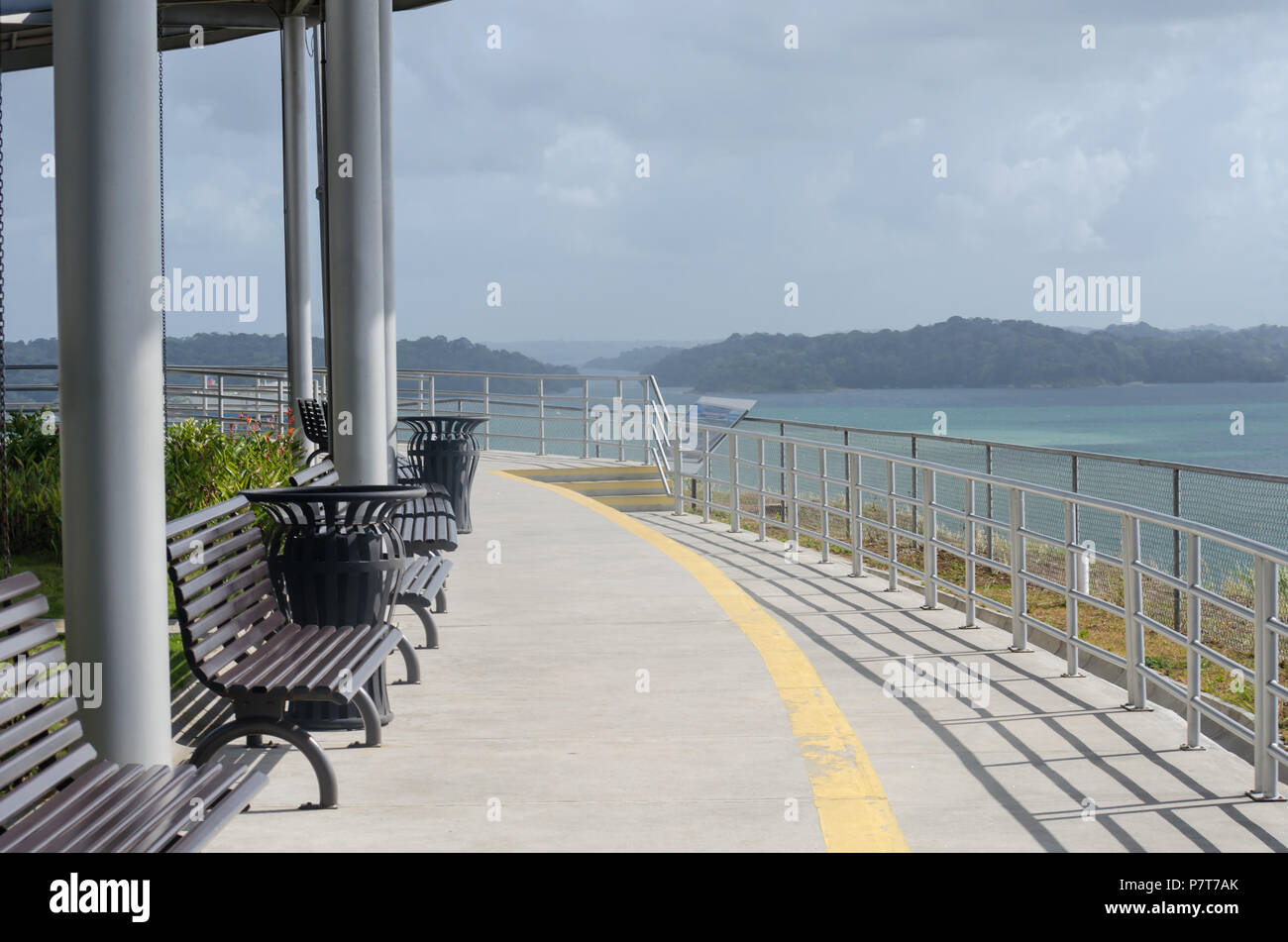 Il Lago di Gatun vista da Agua Clara Visitor Center, il canale di Panama Foto Stock