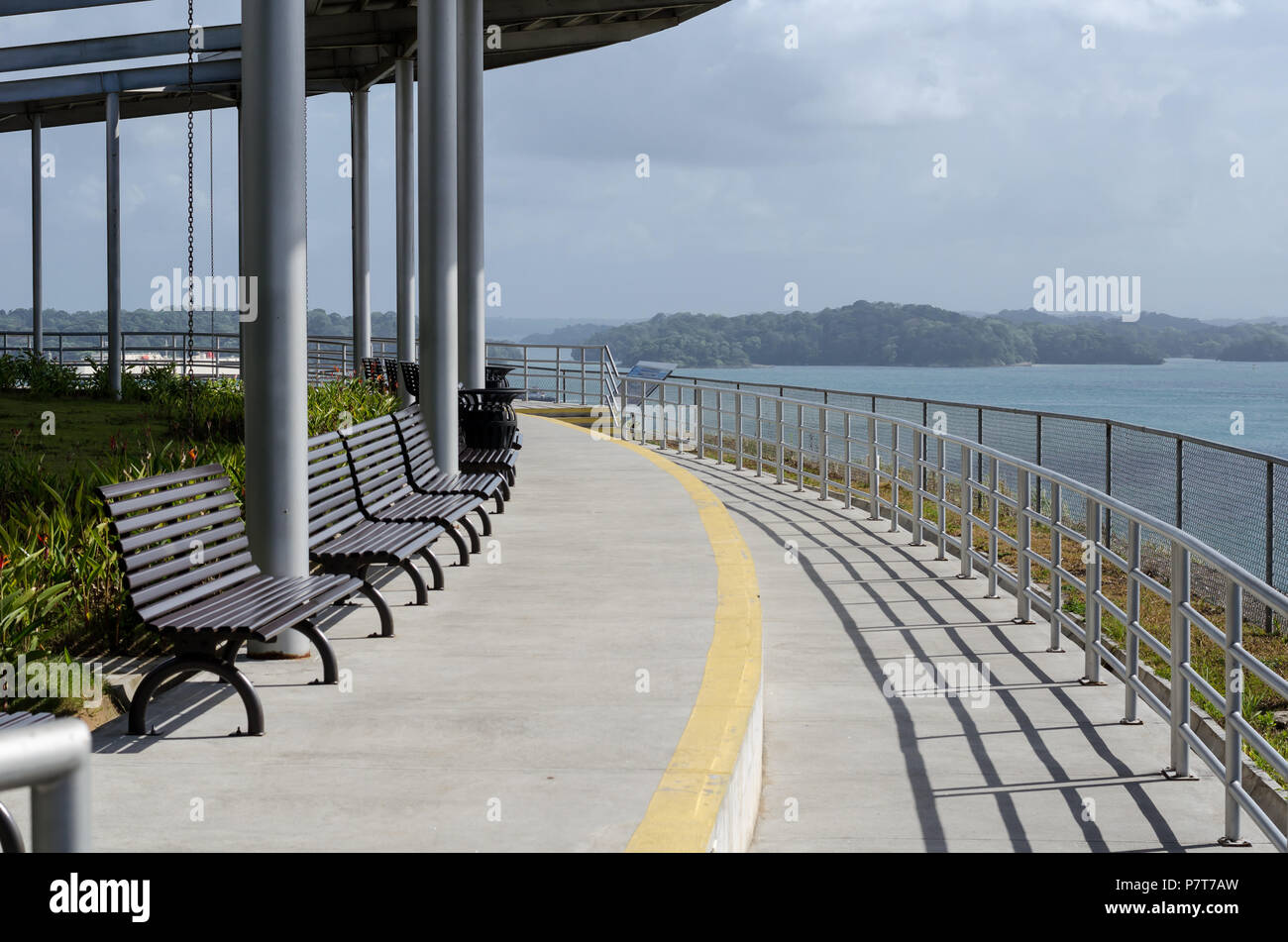 Il Lago di Gatun vista da Agua Clara Visitor Center, il canale di Panama Foto Stock