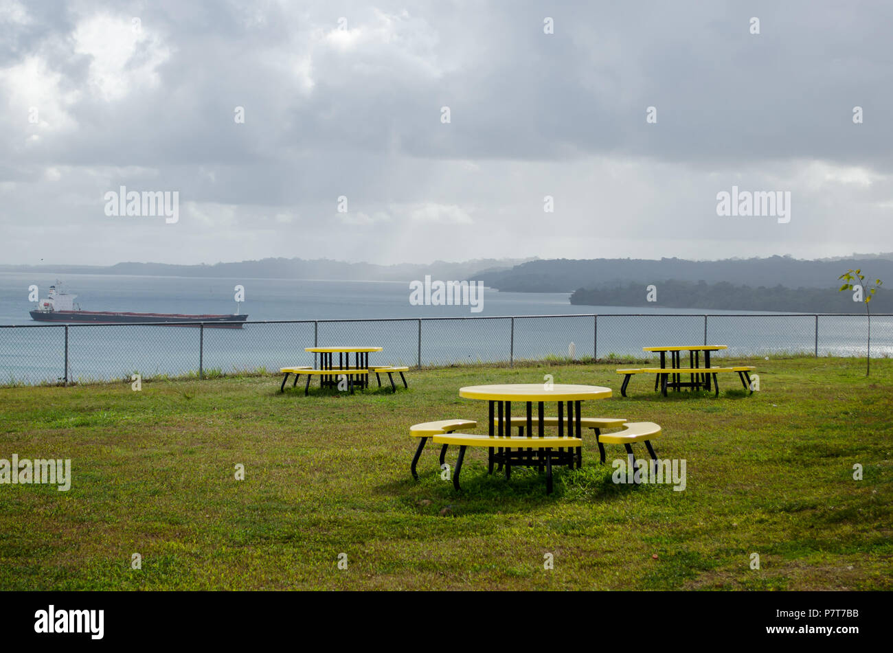 Il Lago di Gatun vista da Agua Clara Visitor Center, il canale di Panama Foto Stock