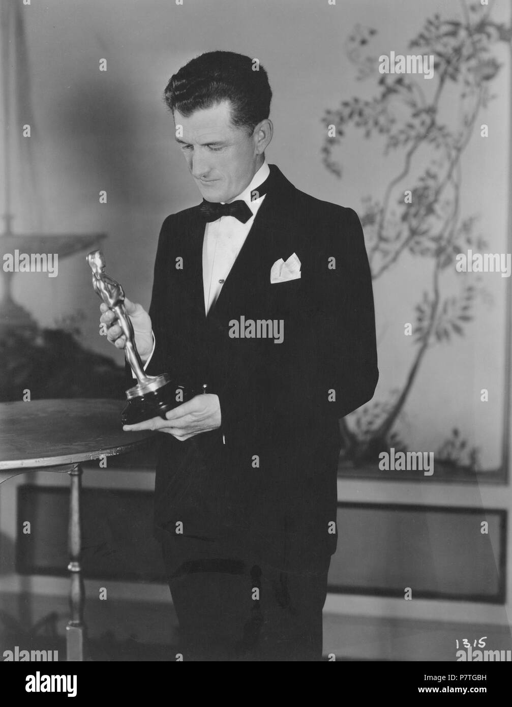 Inglese: American Film e televisione regista e direttore della fotografia Русский: американский кинооператор и оператор-постановщик . 1930 93 Clyde De Vinna Foto Stock