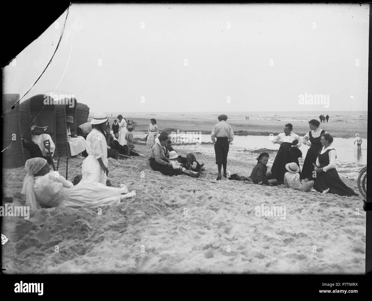 Het strand naar het noord-westen gezien. Datum: 1920 Catalogusnummer: FO1400108 . 21 luglio 2015, 14:30 41 Bergen aan Zee (19885178465) Foto Stock