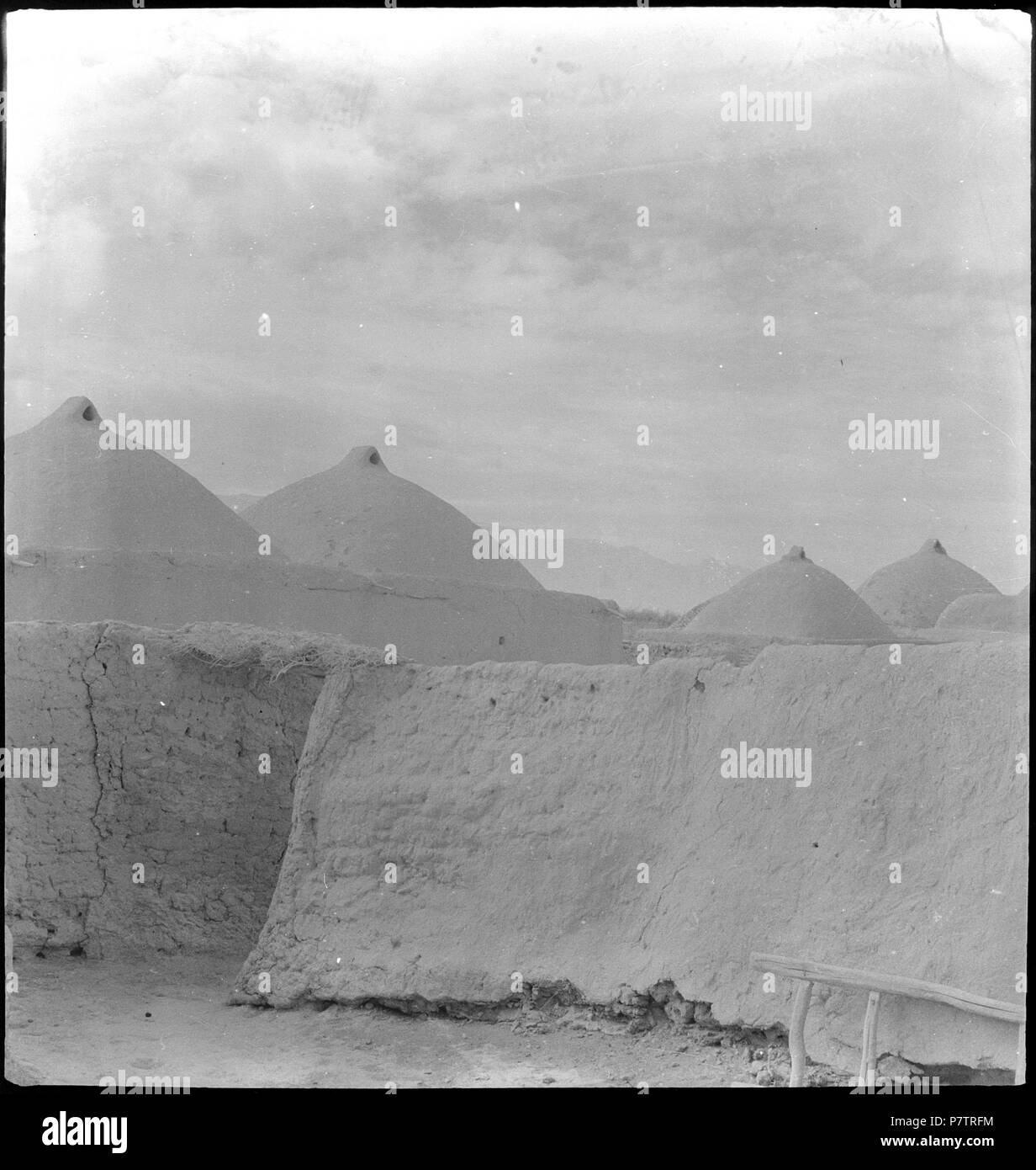 64 CH-NB - Afghanistan, Deh Hassan (DEH-e Hasan, Dekhkhasan)- Gebäude - Annemarie Schwarzenbach - SLA-Schwarzenbach-UN-5-21-085 Foto Stock