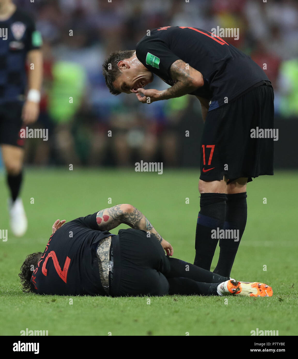 Sochi, Russia. 7 Luglio, 2018. Mario Mandzukic (top) e Sime Vrsaljko della Croazia sono visibili durante il 2018 FIFA World Cup quarti di finale di corrispondenza tra la Russia e la Croazia a Sochi, Russia, Luglio 7, 2018. Credito: Xu Zijian/Xinhua/Alamy Live News Foto Stock