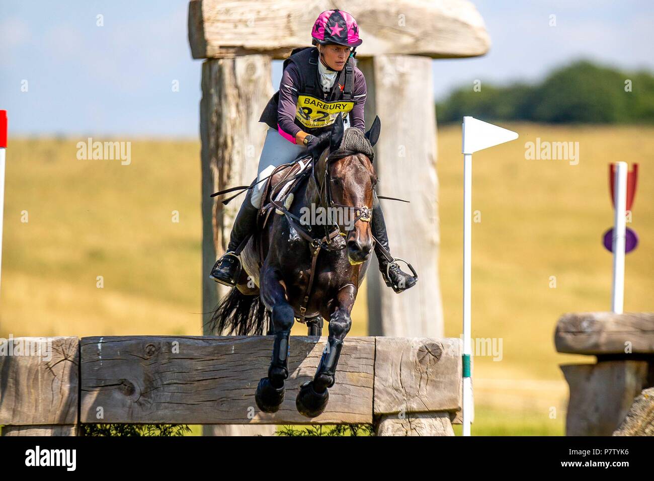 3 ° posto. Qui Jones equitazione Kanny Shes. GBR. Principiante intermedio sezione L.St James Place Barbury Horse Trials. Horse Trials. Cross Country. Barbury Castle. Wroughton. Somerset. Regno Unito. 06/07/2018. Foto Stock