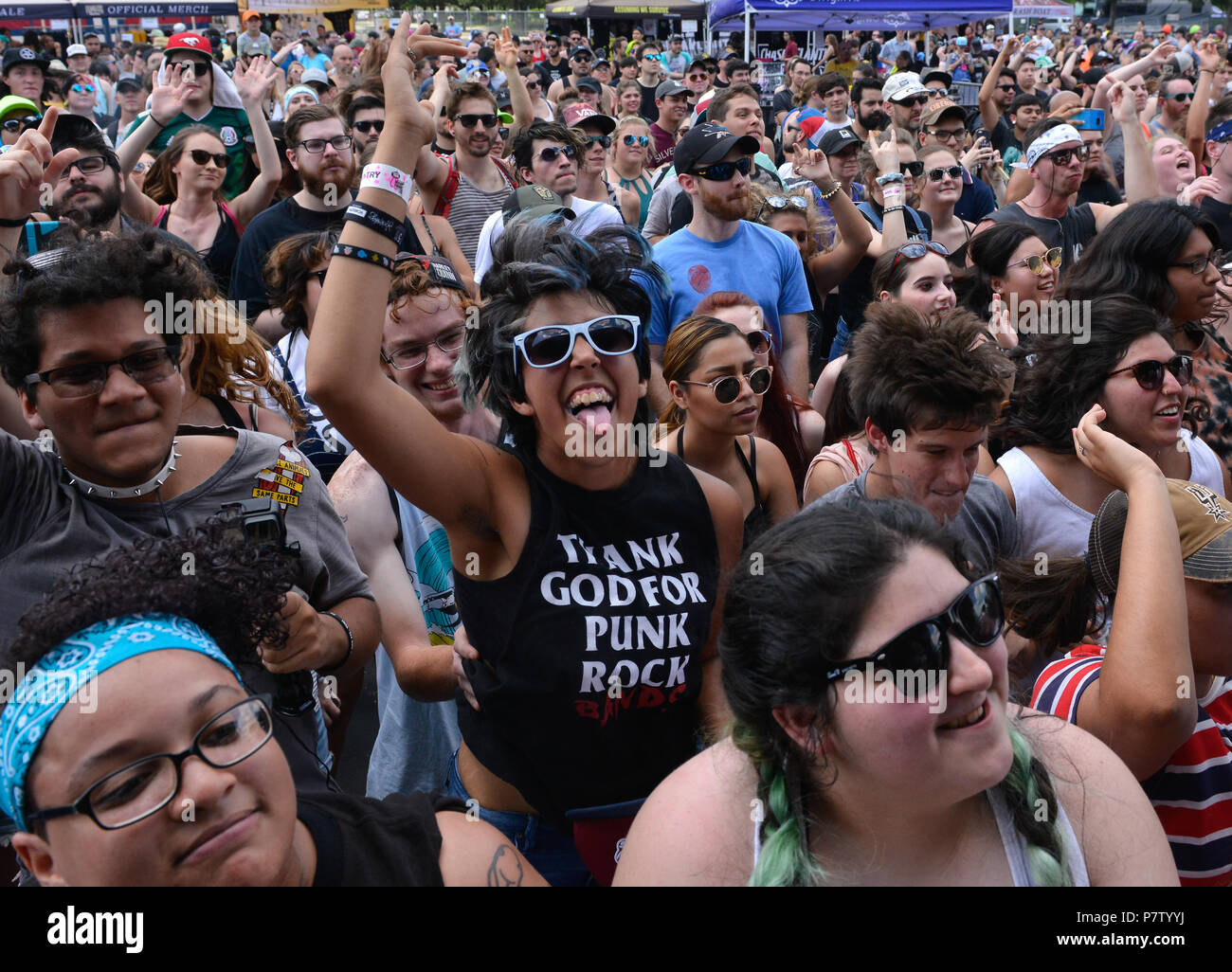 San Antonio, Stati Uniti d'America. Il 7 luglio 2018. Ventole allegria durante il Vans warped tour Giugno 7, 2018 in San Antonio, Texas. Credito: Robin Jerstad/Alamy Live News Foto Stock