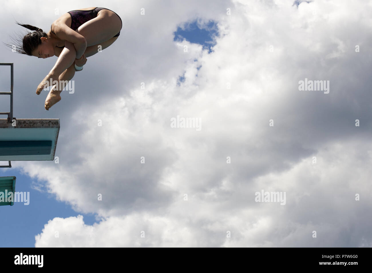 Bolzano, Italia. 07th, Lug 2018. Xiahoui Huang dalla Cina compete in donne 3m Springboard Semi-Final immersioni al giorno due a Bolzano Lido, durante il ventiquattresimo FINA Diving Grand Prix di Bolzano, Italia, 07 luglio 2018. (Foto) Alejandro Sala/Alamy Live News Foto Stock