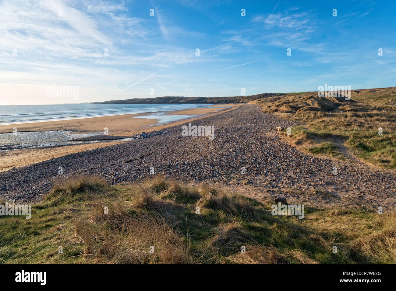Acqua dolce spiaggia ovest vicino Castlemartin sulla costa di Pembrokeshire in Galles Foto Stock