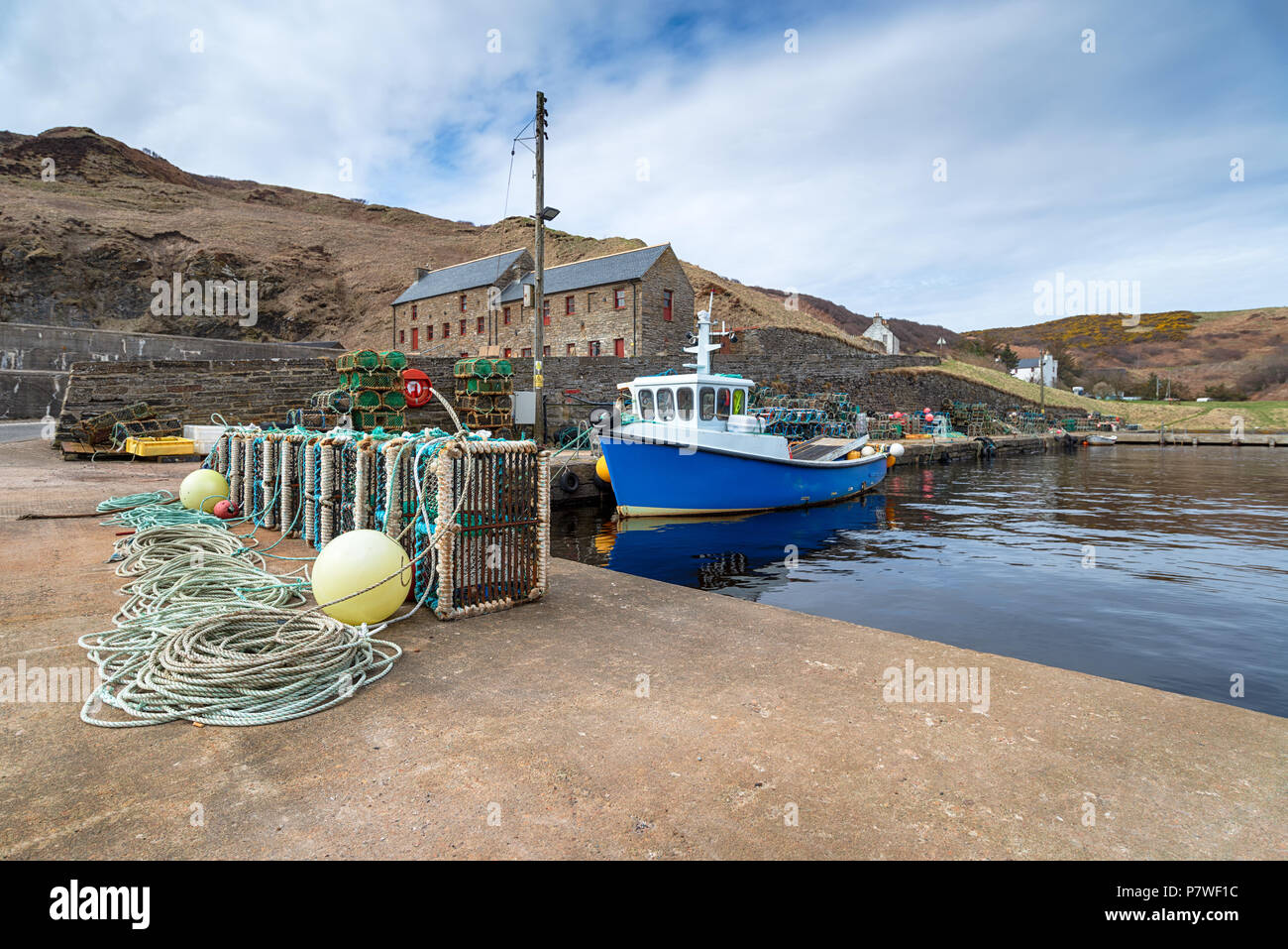 Barche da pesca nel porto di Lybster sulla costa est della Scozia Foto Stock