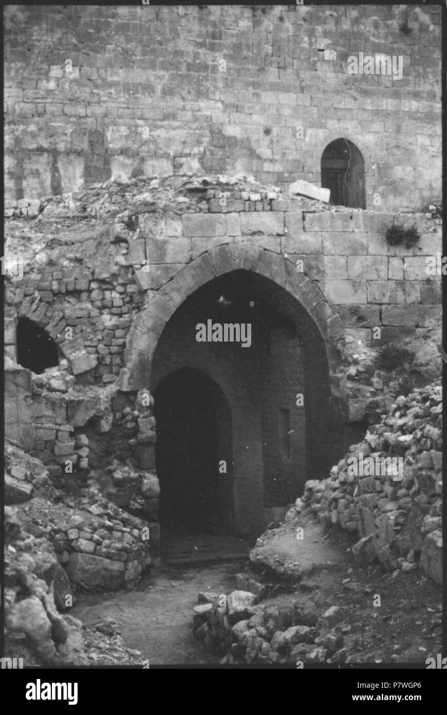Syrien, Aleppo: Tor; Steinernes Tor. Dal 1933 fino al 1934 83 CH-NB - Syrien, Aleppo- Tor - Annemarie Schwarzenbach - SLA-Schwarzenbach-UN-5-03-045 Foto Stock