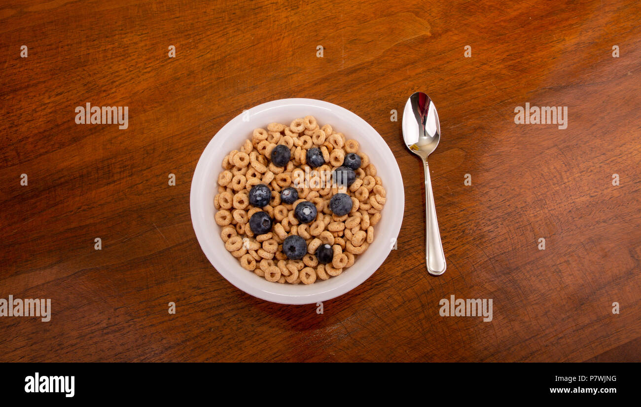 Cereali di avena con mirtilli dal di sopra Foto Stock