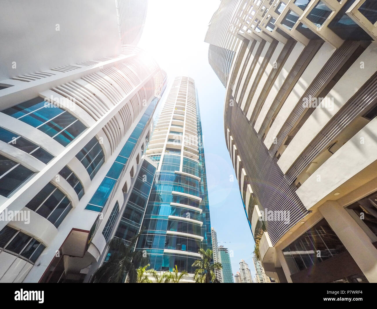 Grattacielo edifici, cercando fino in centro città Foto Stock