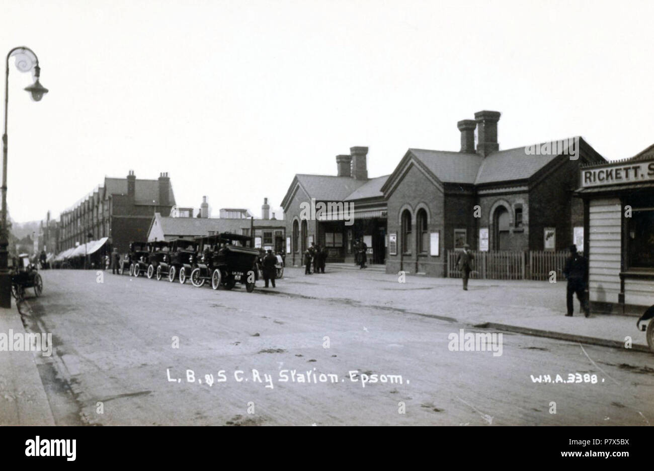 Epsom città stazione ferroviaria . 1900s 146 Epsom Town station (postcard) Foto Stock