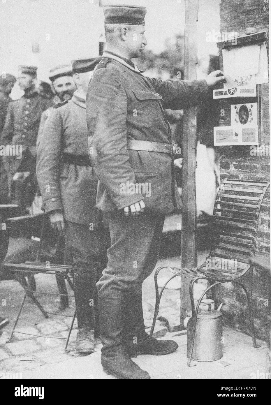 Tedesco cassetta postale militare durante la prima guerra mondiale, montato in una città belga, catturata dalle truppe tedesche . 1915 172 tedesco cassetta postale militare WW I Foto Stock