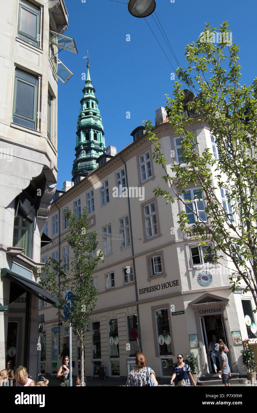 La torre della chiesa di St Nicholas - Nikolaj Kunsthal - Copenhagen DANIMARCA Foto Stock