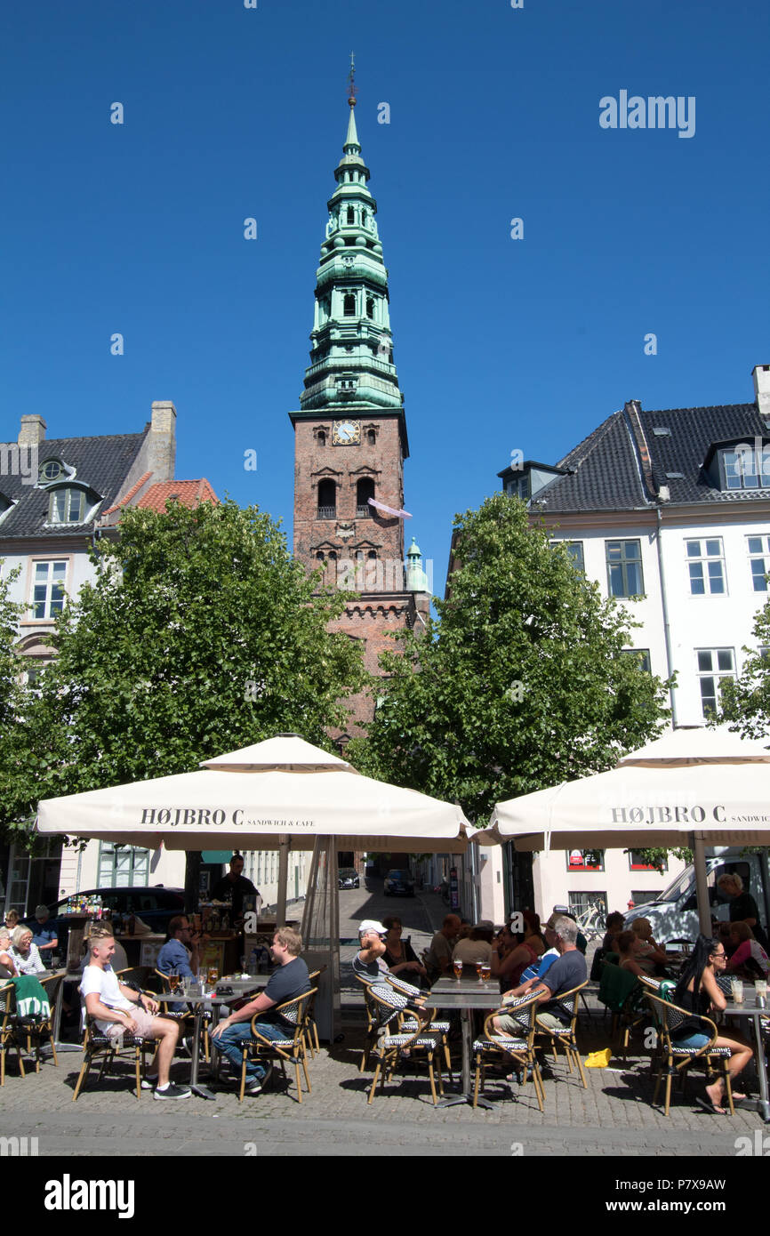 La torre della chiesa di St Nicholas - Nikolaj Kunsthal - Copenhagen DANIMARCA Foto Stock