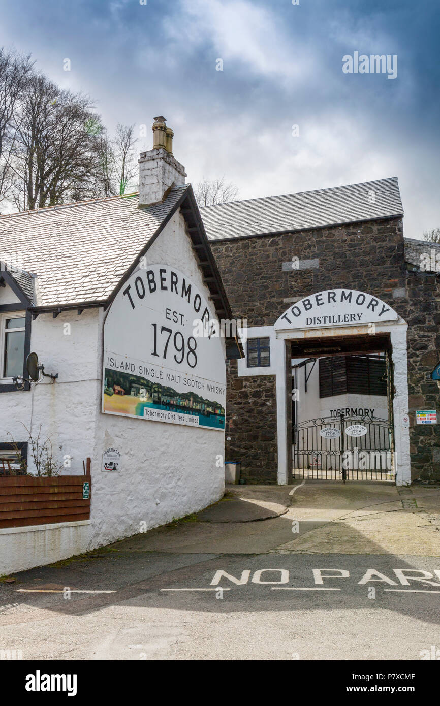 La storica Tobermory whisky diistillery, Isle of Mull, Argyll and Bute, Scotland, Regno Unito Foto Stock