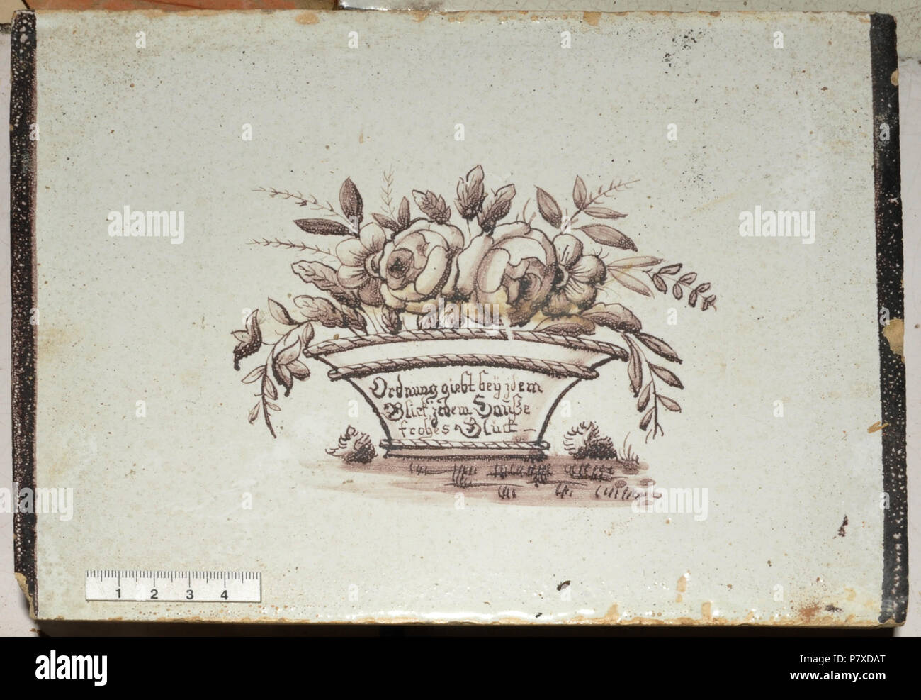 Deutsch: Ofenkachel, Fayenceglasur, manganviolette Malerei . 1825 14 Aeschlimann 08 Privatbesitz 1825 Foto Stock