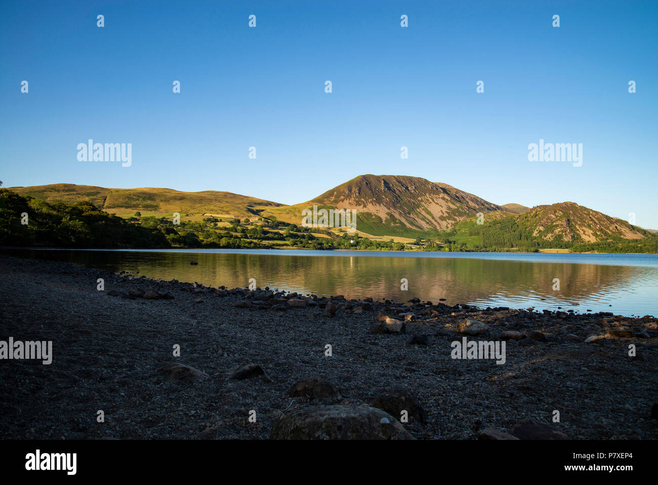 Ennerdale acqua West Cumbria Inghilterra su una soleggiata calda sera di luglio Foto Stock