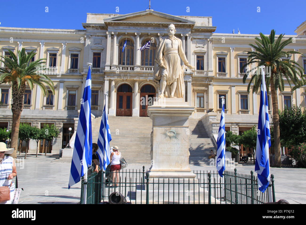 Vista del municipio, piazza Miaoulis, Emoupolis, Syros Island, a sud del Mar Egeo, Grecia, Peter Grant Foto Stock