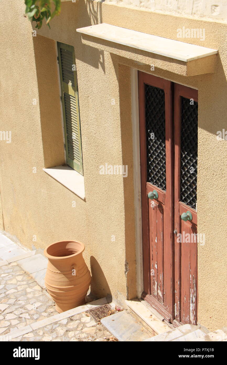 Portale residenziale di real estate in Ano Syros e distretti Emoupolis su Syros Island, a sud del Mar Egeo, Grecia, Peter Grant Foto Stock