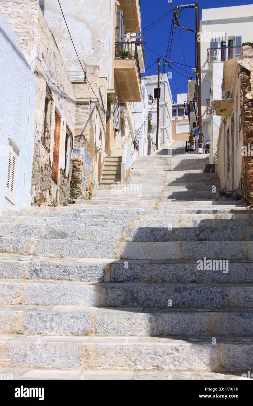Gradini di marmo che conducono verso la Chiesa Anastasi su Syros Island, a sud del Mar Egeo, Grecia, Peter Grant Foto Stock