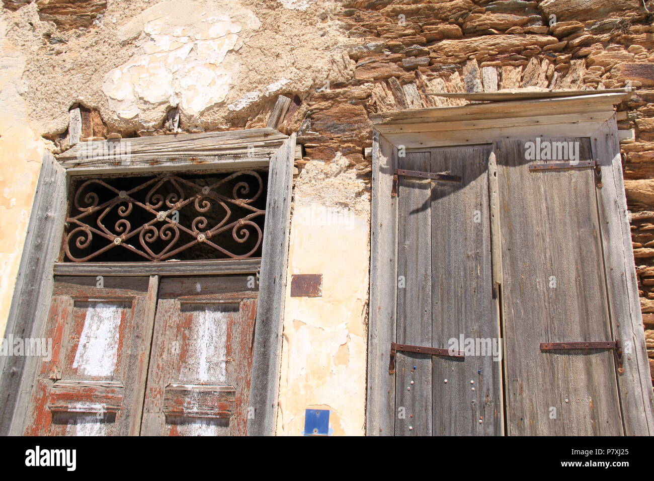 Portale residenziale di real estate in Ano Syros e distretti Emoupolis su Syros Island, a sud del Mar Egeo, Grecia, Peter Grant Foto Stock