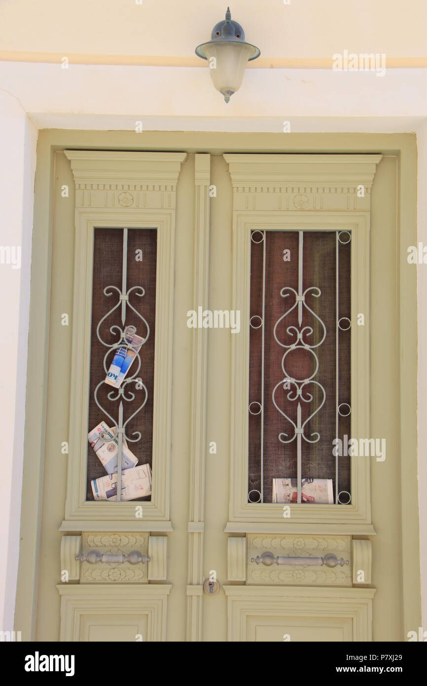 Portale residenziale di real estate in Ano Syros e distretti Emoupolis su Syros Island, a sud del Mar Egeo, Grecia, Peter Grant Foto Stock